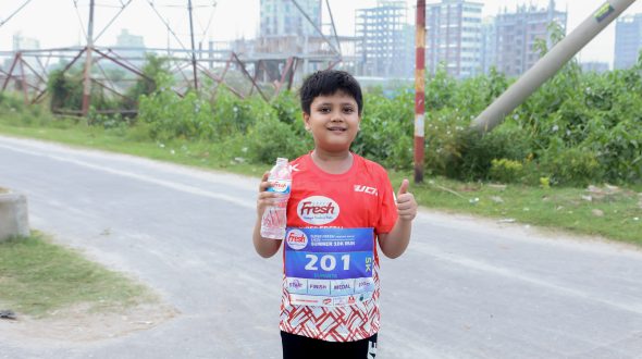 একজন অপেশাদার দৌড়বিদ হিসাবে আর্দ্র আবহাওয়া জয় করা এবং সঠিক হাইড্রেশনের গুরুত্ব